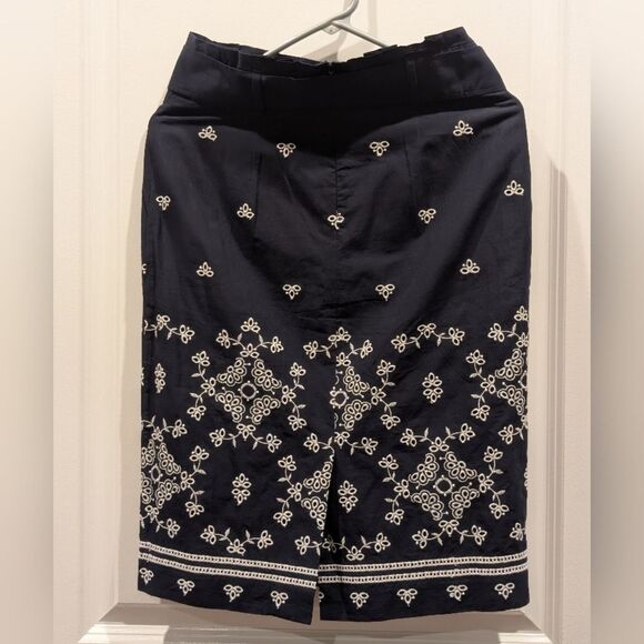 Ann Taylor Navy Embroidered Bow Skirt SZE 2 Midi Paperbag Floral Coquette Office - Picture 3 of 13